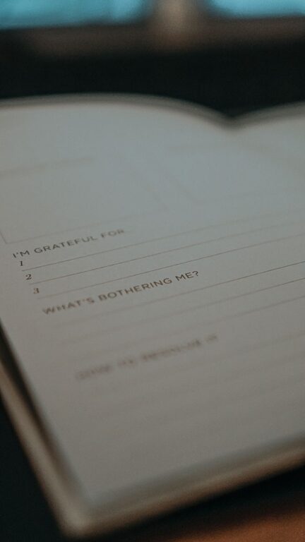 How to Start a Gratitude Journal: A Simple Guide to Daily Positivity